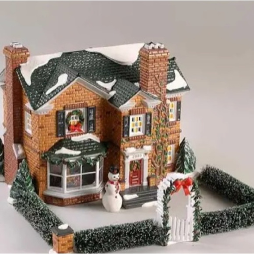 Department 56 Original Snow Village “2000 Holly Lane”